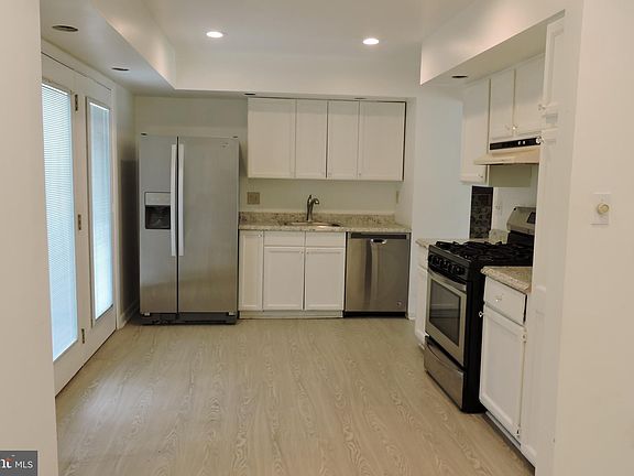 5th image of 4422 San Carlos Dr