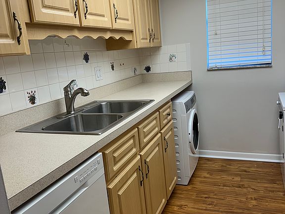 3rd image of 2567 SE 15th Ave APT D