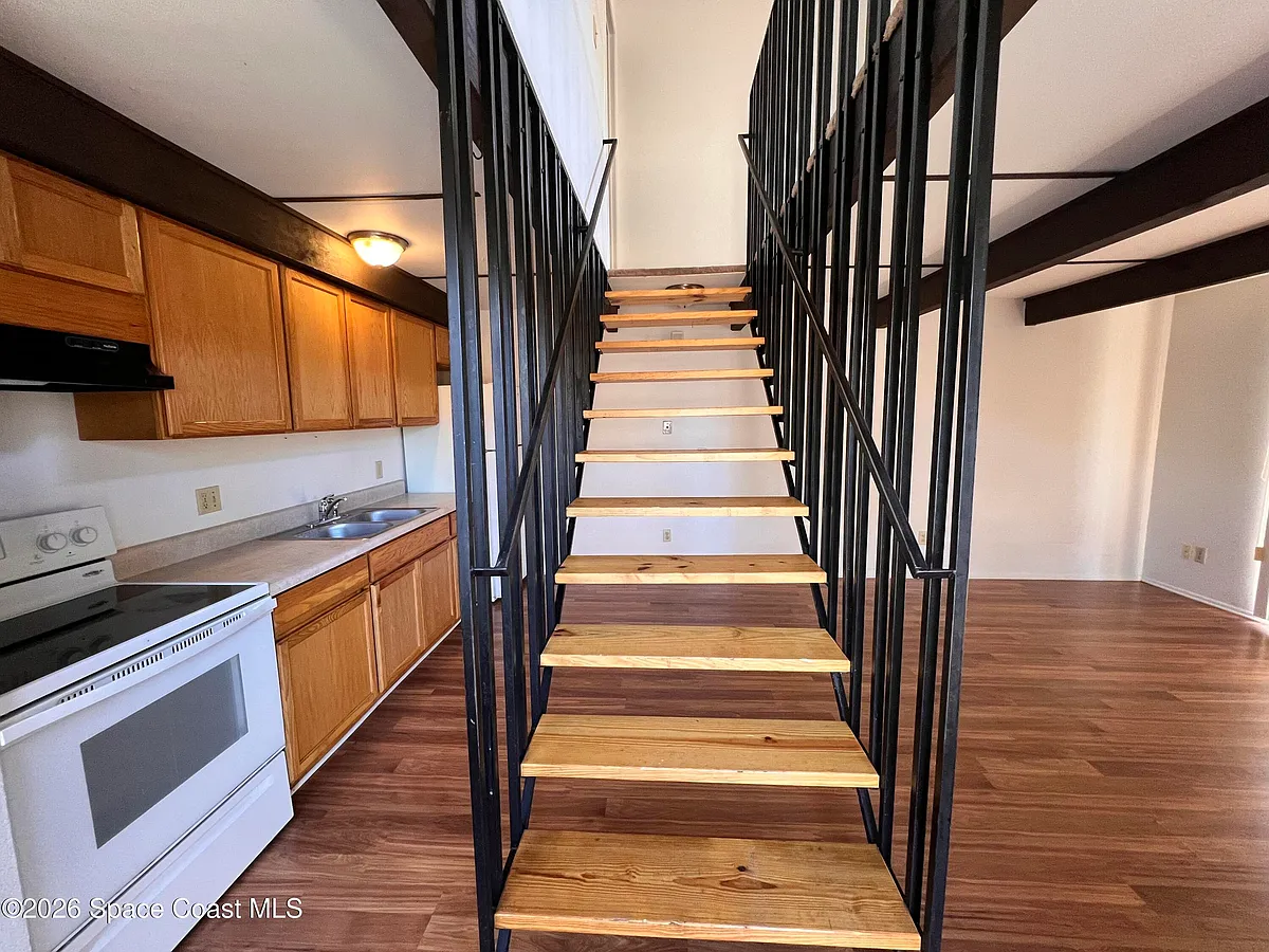 Building Photo - 4818 Overlook Dr NE #4