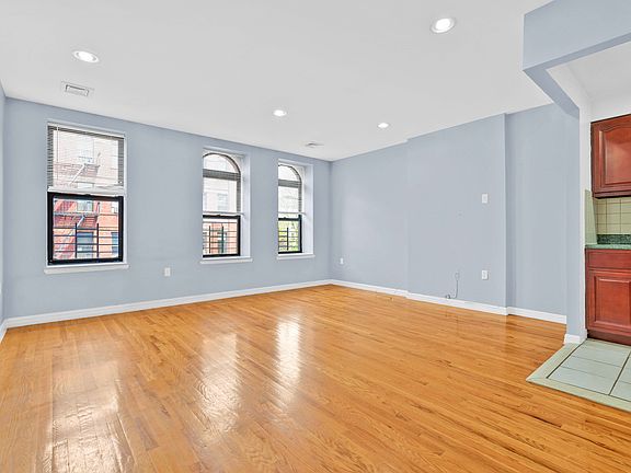 4th image of 160 W 133rd St #3A