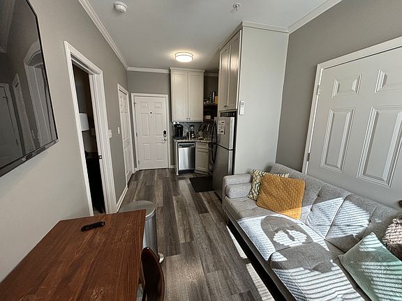2nd image of 1214 W 6th St APT 7