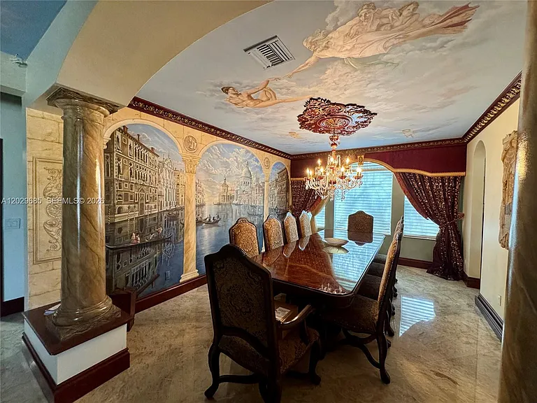 10445 Canterbury Ct — Photo 24