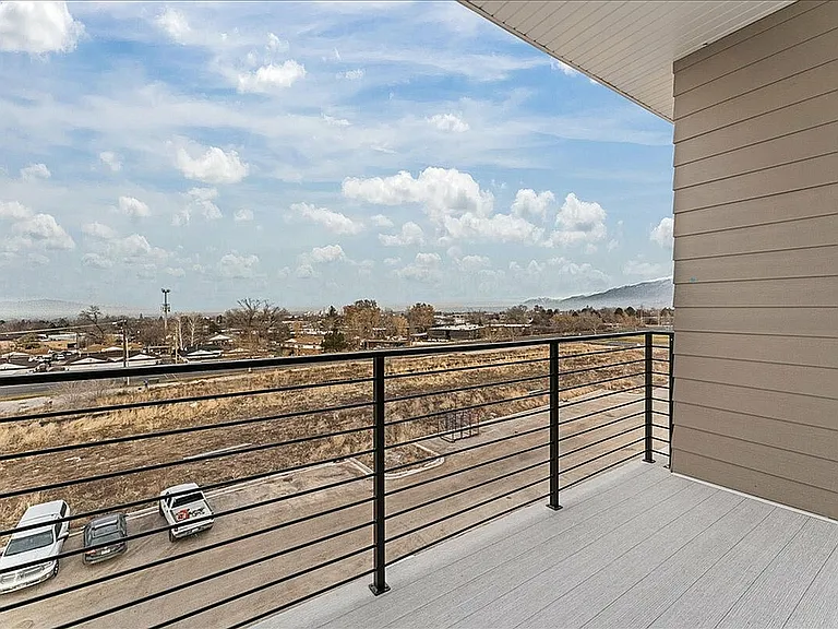 2x2 Corner West Views Balcony II