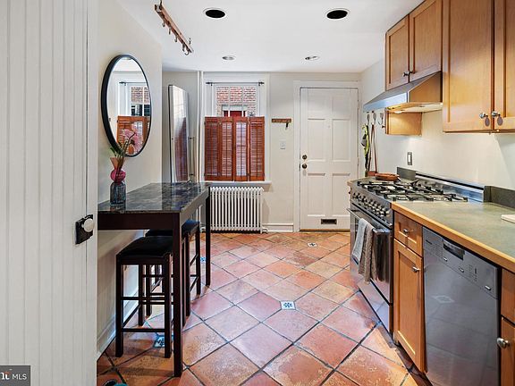 4th image of 143 Fitzwater St