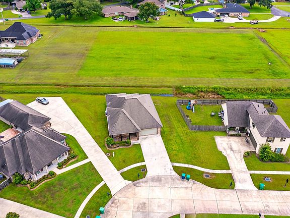 3rd image of 209 Crescent Estates Dr