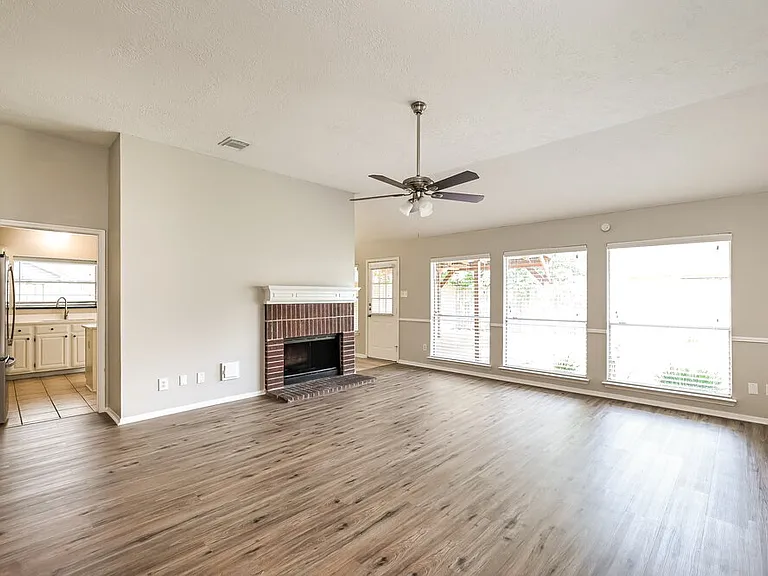 2927 Waterloo Rd — Photo 4