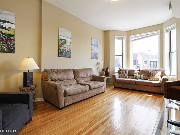 2nd image of 1138 W Addison St #2