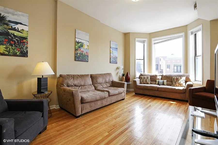 Building Photo - 1138 W Addison St #2