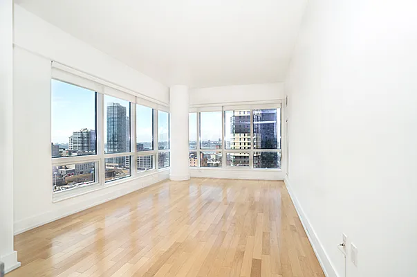 Rented by Sumitomo Real Estate Sales | media 12