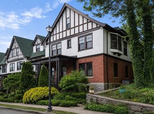 18 Eaton Ct #18, Wellesley Hills, MA 02481