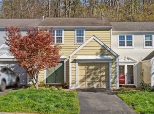 111 Commons Dr, Oakmont, PA 15139