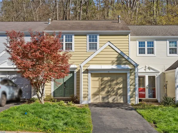 111 Commons Dr, Oakmont, PA 15139