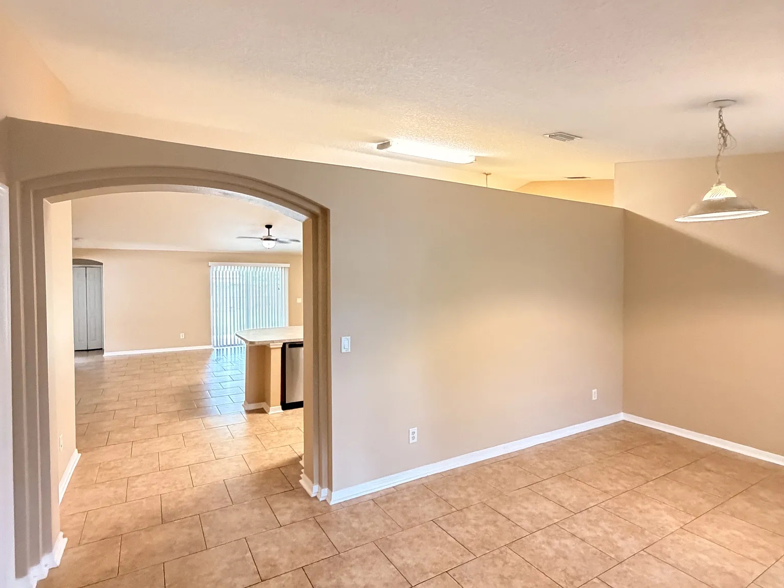 5 bed, 2250 sqft, $2,500 — Photo 4