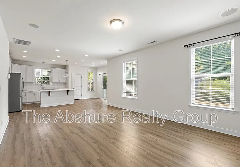 404 Avery Glenn Way — Photo 10