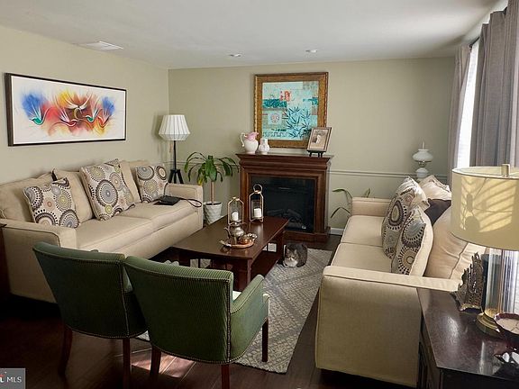 4th image of 19829 Wheelwright Dr