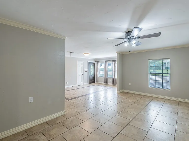 7824 Davenport Ave — Photo 6