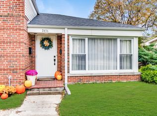 2436 Walters Ave, Northbrook, IL