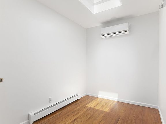 5th image of 314 Chauncey St #2
