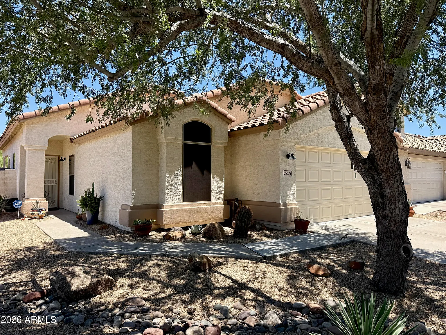 3 bed, 2.0 bath, 1393 sqft, $2,400 — Photo 2