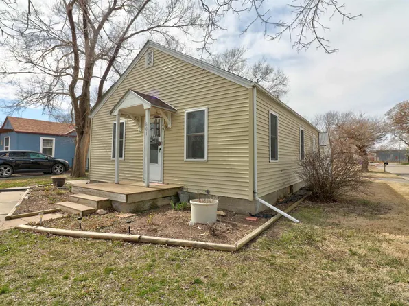601 S Edwards Ave, Moundridge, KS 67107
