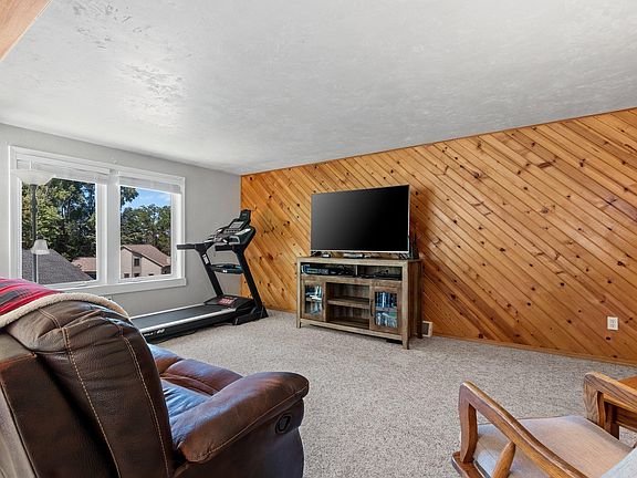 4th image of 2837 Saint Anthony Dr
