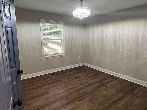 5th image of 915 Brandon St