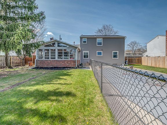 4th image of 5509 Topsfield Ln