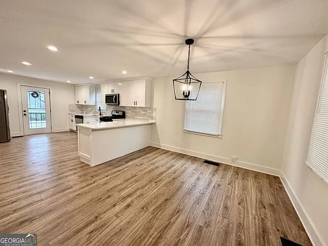 3 bed, 2.0 bath, 1301 sqft, $2,025 — Photo 4