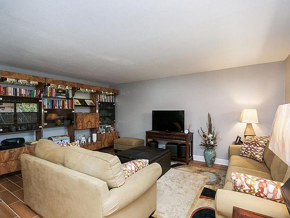 345_Flanders_H_MLS_HID1131734_ROOM3