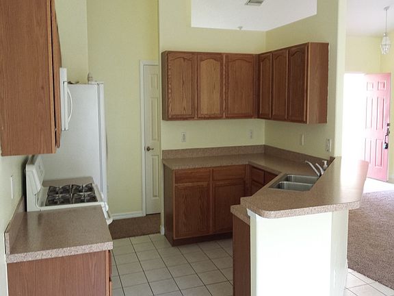 3rd image of 13035 Antique Oak St