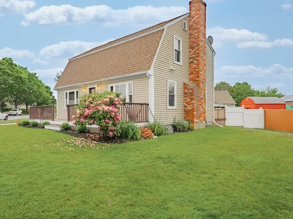 51 Upton St, New Bedford, MA 02746