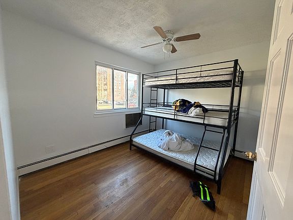 4th image of 11616 Metropolitan Ave