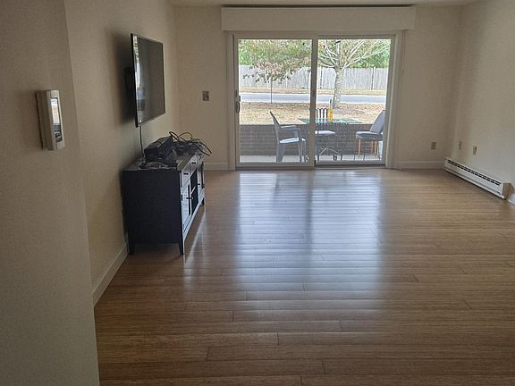 2nd image of 42 Old Colony Way APT 2