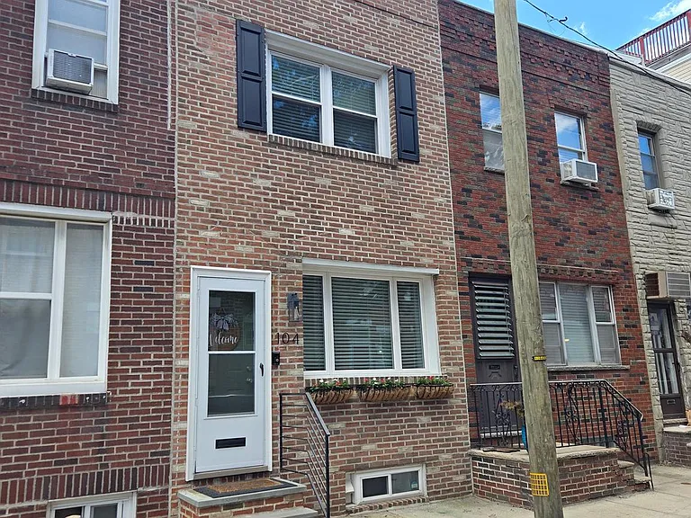 104 Emily St — Photo 1