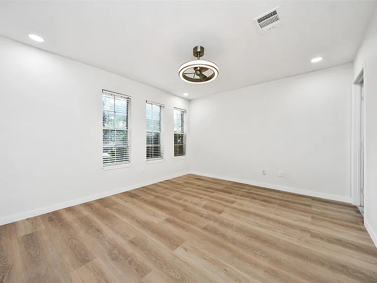 15719 Baytree Dr — Photo 24