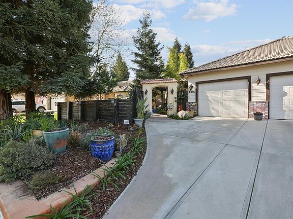 3rd image of 2303 S Beech Dr