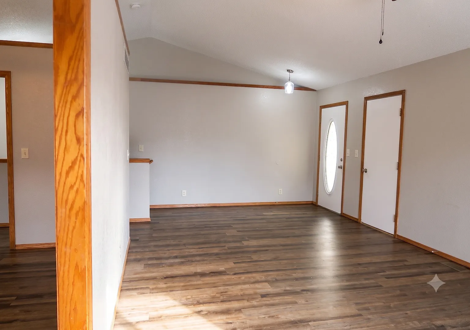 Beautiful and Spacious 4 Bedroom — Photo 2