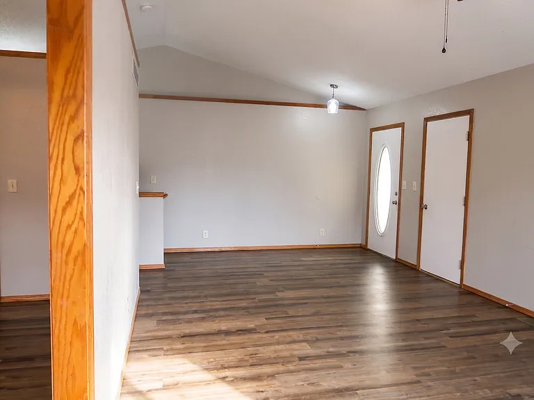 123 N Florence St — Photo 2