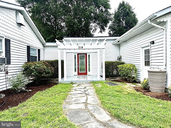 4th image of 314 Beachside Dr