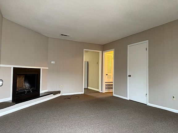 4th image of 4600 Schaer St APT A