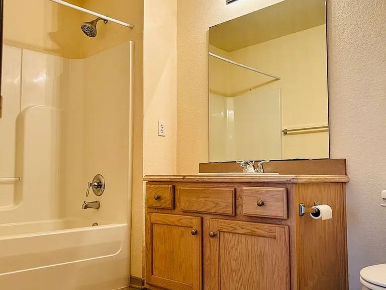913 Westridge Dr #14 — Photo 11
