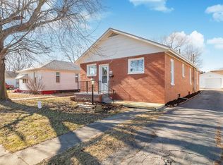 708 Adams St, Gillespie, IL 62033