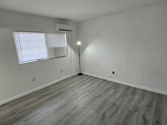 4th image of 530 NE 82nd Ter APT 5