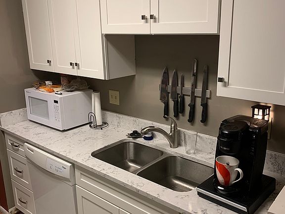 3rd image of 2058 Higby Dr