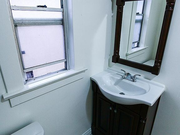 5th image of 607 N St Andrews Pl APT 5