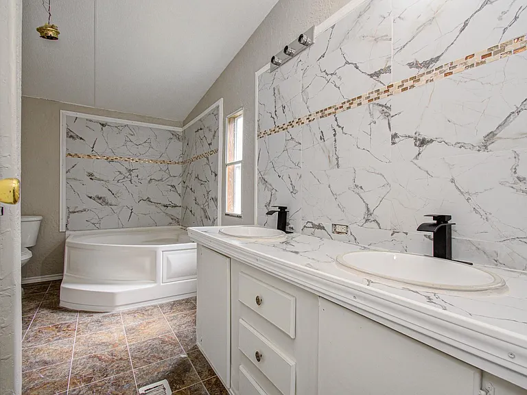 16307 Antelope Ln — Photo 24