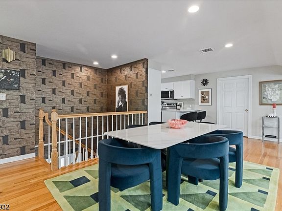 3rd image of 18 Green Rd