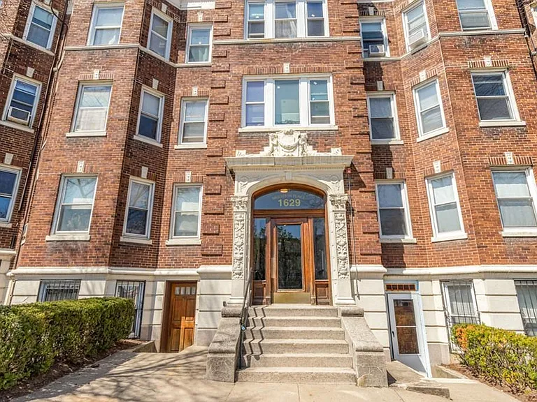 1629 Commonwealth Ave #9 — Photo 1
