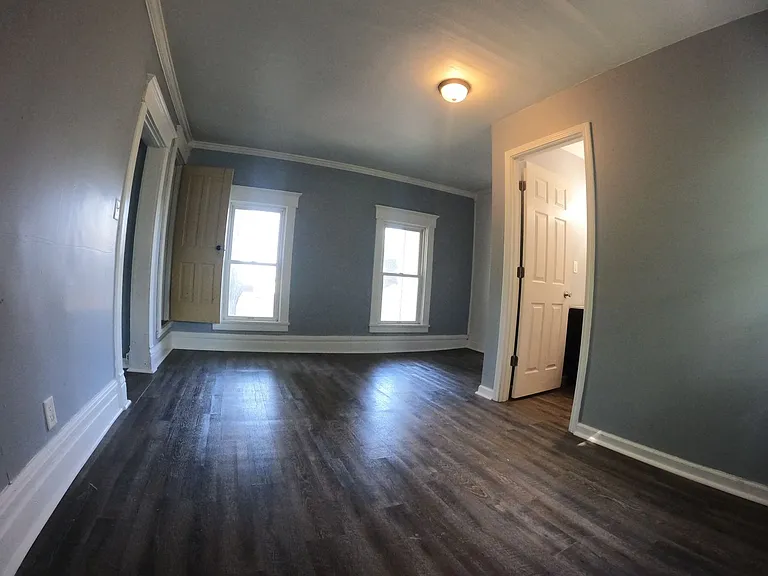 742 Broadway St — Photo 9