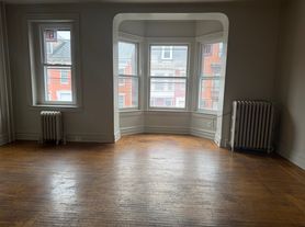 326 W Philadelphia St